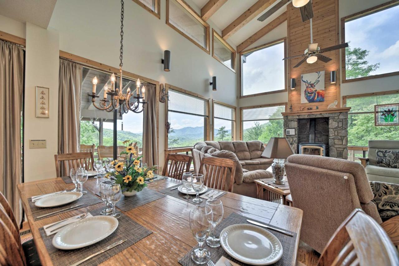 Vibrant Bryson City Home With Mtn Views And Deck! 外观 照片