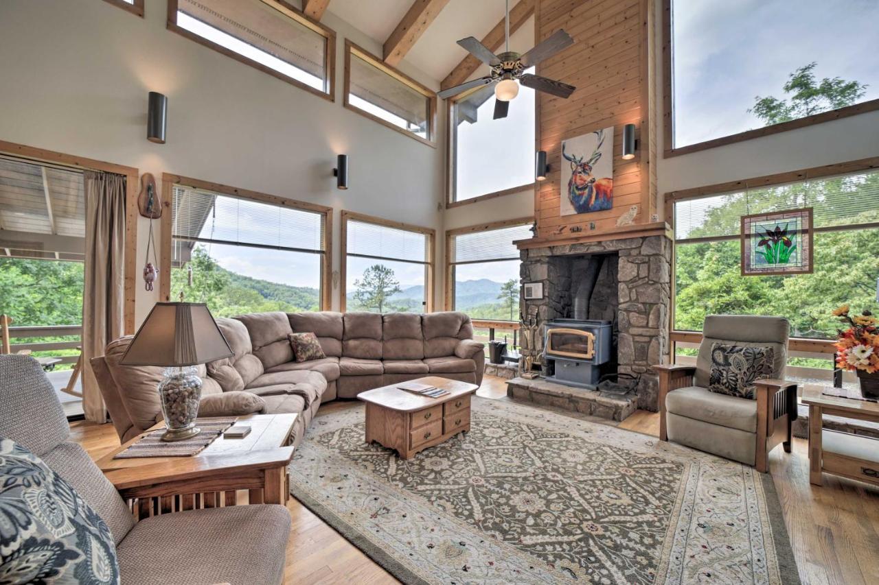 Vibrant Bryson City Home With Mtn Views And Deck! 外观 照片