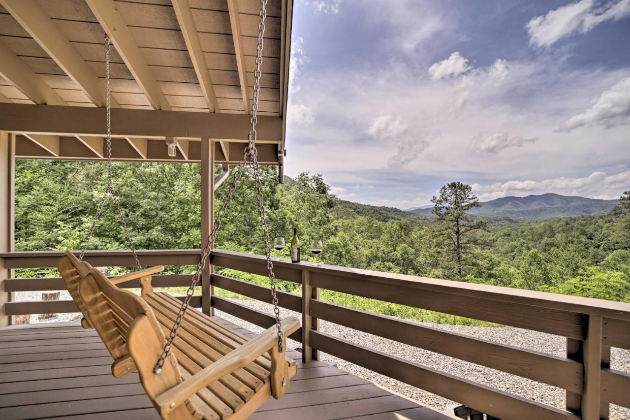 Vibrant Bryson City Home With Mtn Views And Deck! 外观 照片