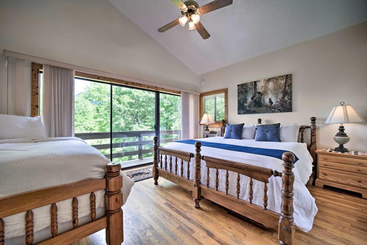 Vibrant Bryson City Home With Mtn Views And Deck! 外观 照片