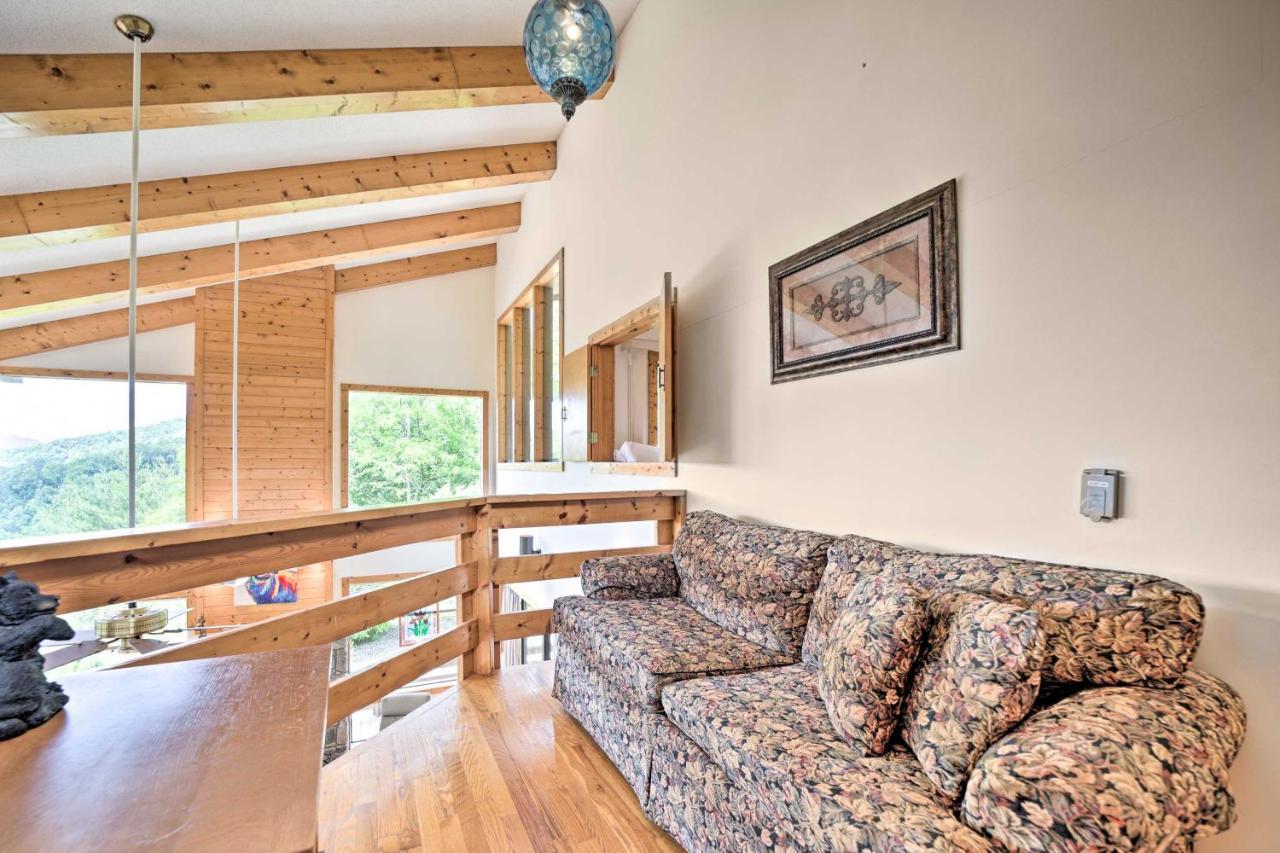 Vibrant Bryson City Home With Mtn Views And Deck! 外观 照片