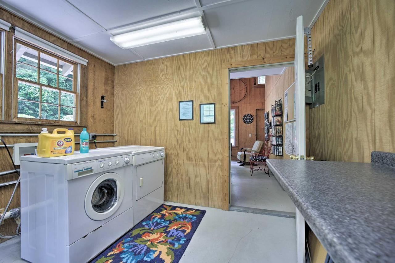 Vibrant Bryson City Home With Mtn Views And Deck! 外观 照片
