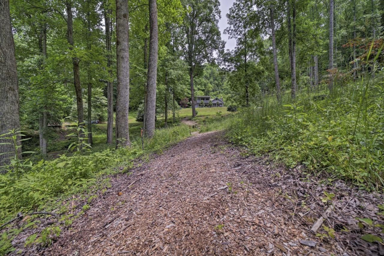 Vibrant Bryson City Home With Mtn Views And Deck! 外观 照片