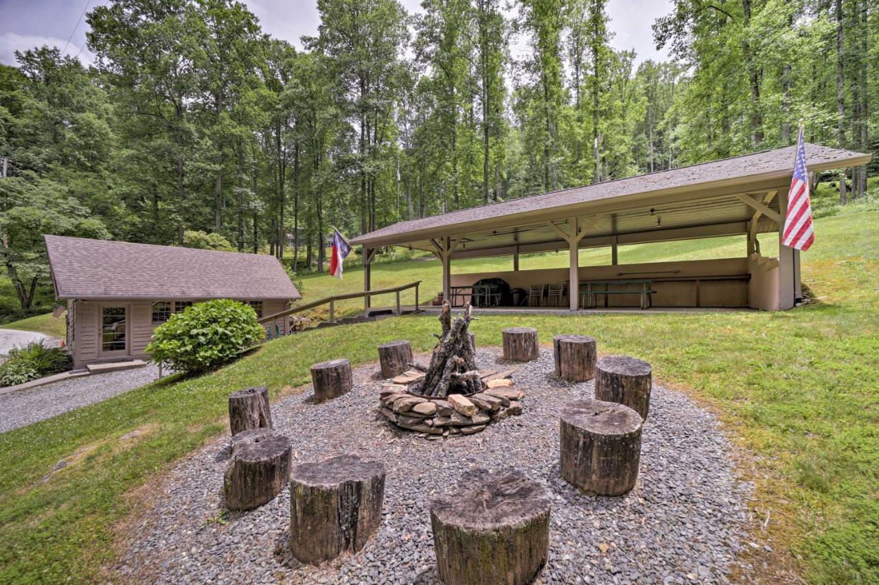 Vibrant Bryson City Home With Mtn Views And Deck! 外观 照片